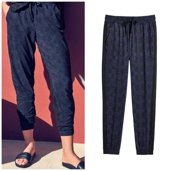 Athleta Printed Brooklyn Jogger in Dress Blue and Black Python Pants 6 - Picture 1 of 14